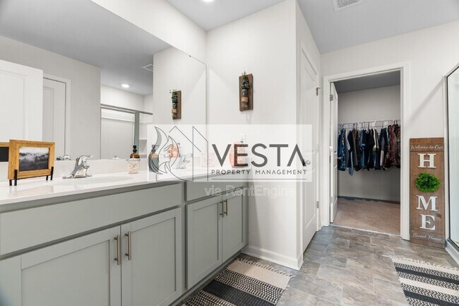 Building Photo - 575 Country Oak Dr