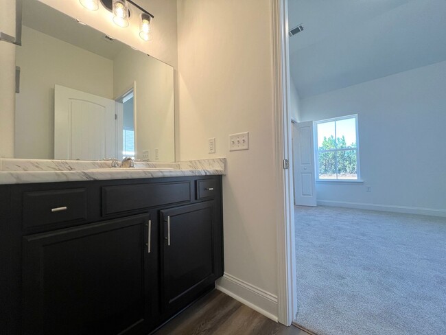 Building Photo - MOVE-IN READY [PET FRIENDLY - SMALL PETS O...