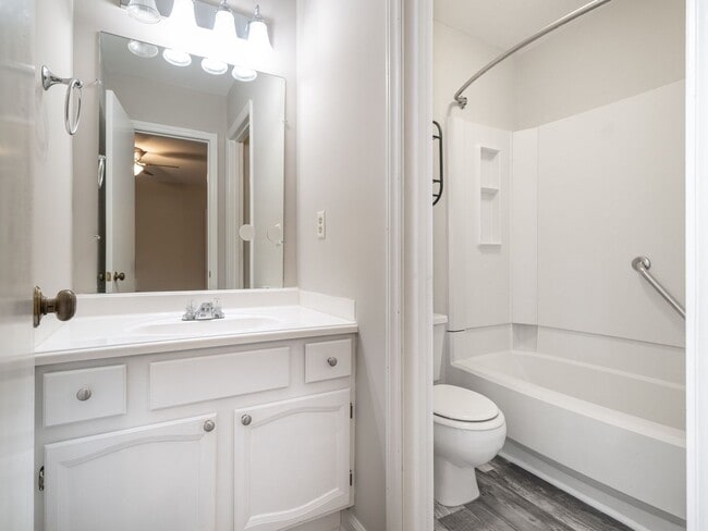 Building Photo - Gorgeous 2 Bedroom, 2.5 Bath Townhome in N Raleigh, Lot of updates!  Pet Friendly!