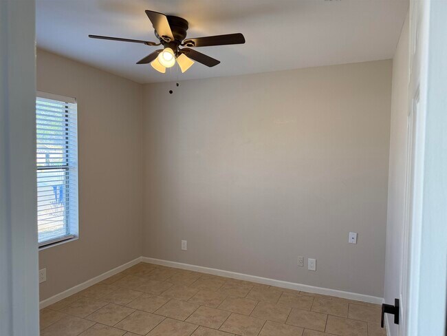 Building Photo - 5816 Longoria Loop