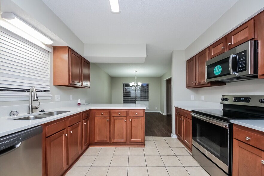 Building Photo - 5551 Edenfield Rd
