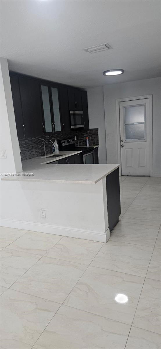Building Photo - 9748 Little River Dr