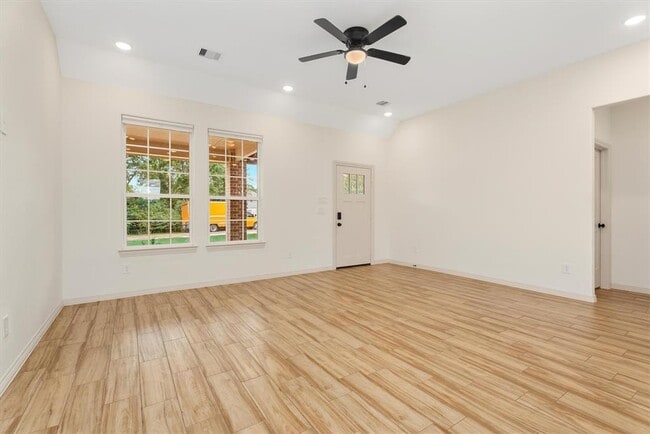 Building Photo - 24738 Roscommon Ln