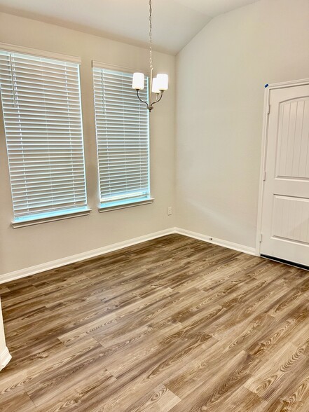The eat-in kitchen is perfect for sharing meals as a family! - 509 Turtle Dove Dr
