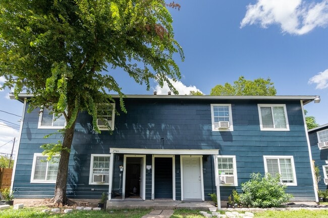 Building Photo - Beautiful 2 bed 1 bath just minutes from downtown, UH, and the medical center