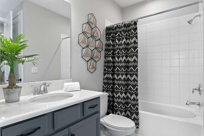 Building Photo - "Spacious 4-Bed, 4-Bath Retreat at 2612 Le...
