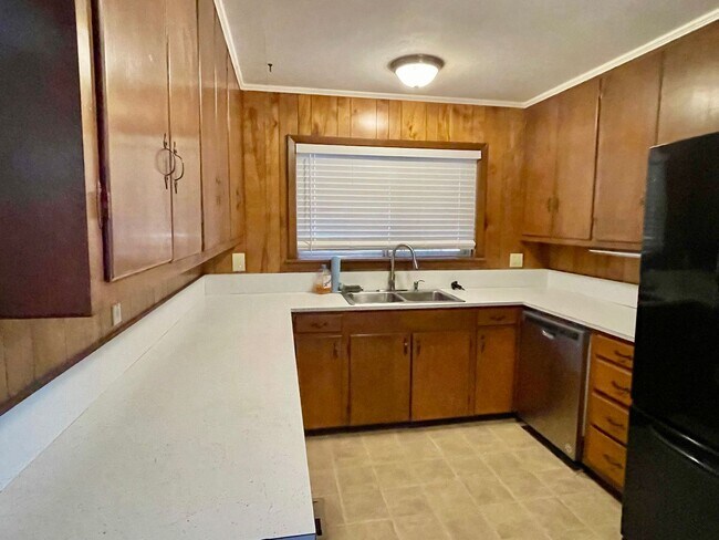 Building Photo - 4 bedroom home in the Heart of Oxford