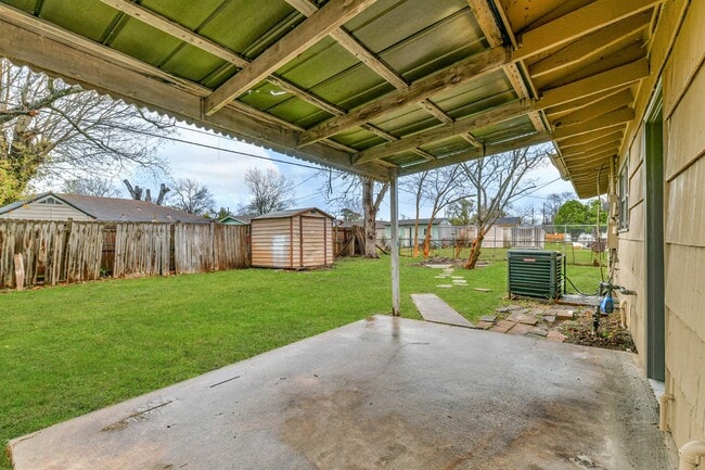 Building Photo - 5855 Beldart St