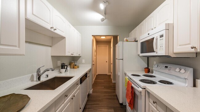 Interior Photo - Link 14