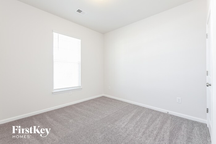 Building Photo - 403 Stonefence Dr