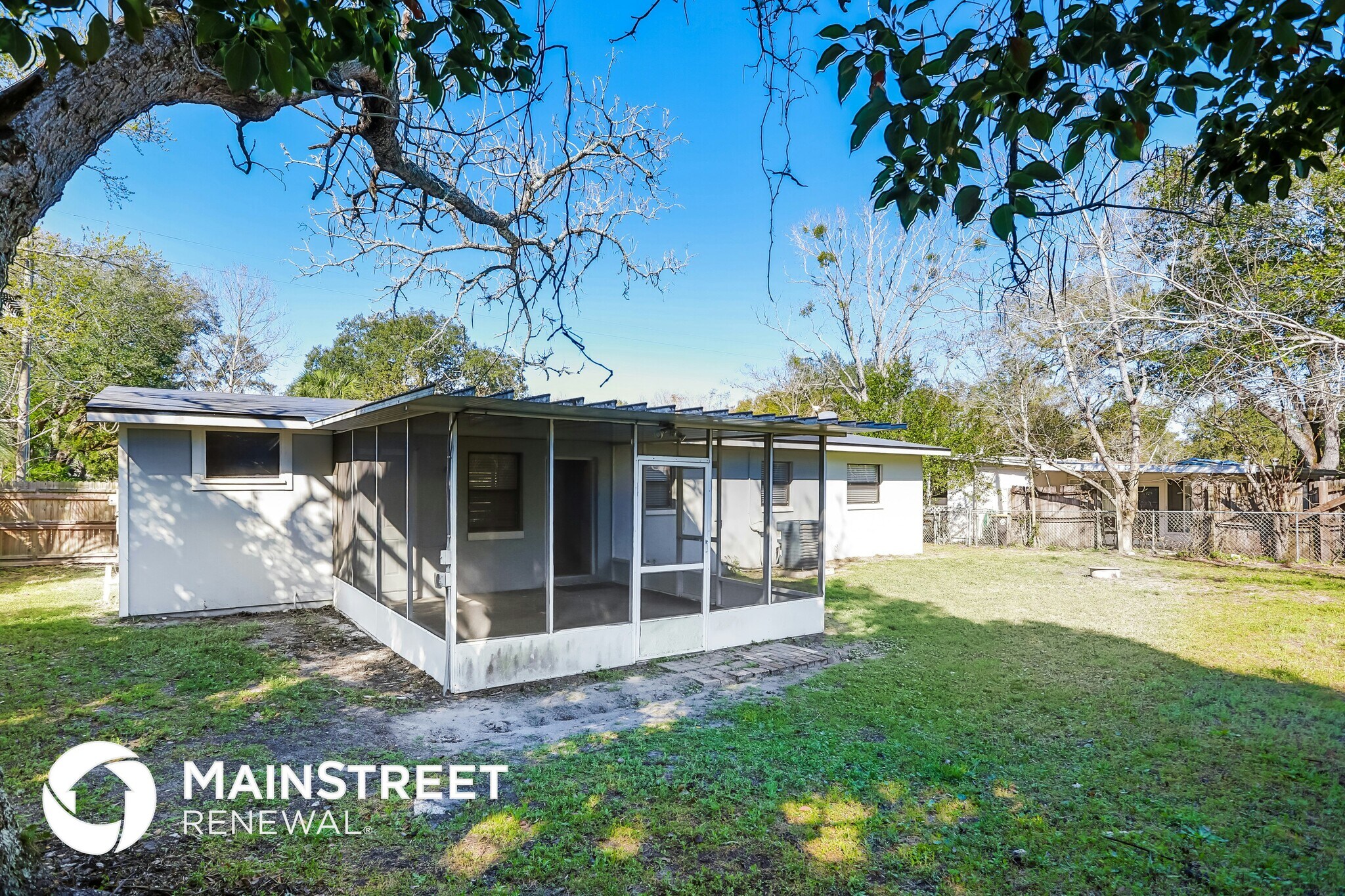 Building Photo - 2233 Bourget Dr