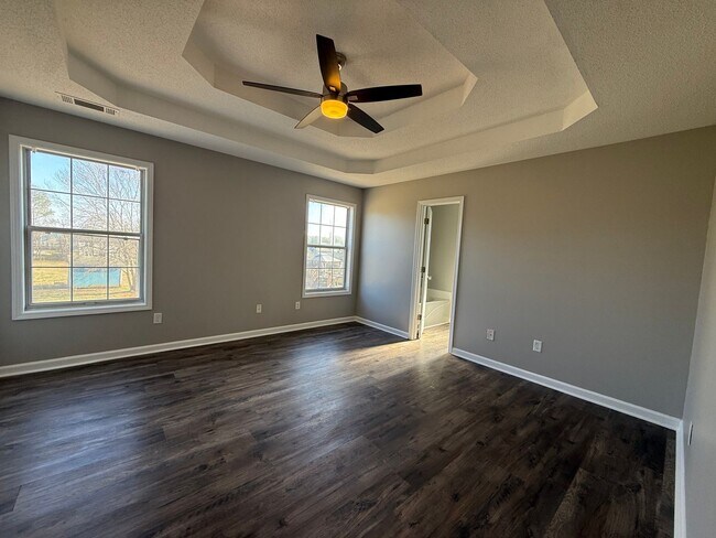 Building Photo - 4 Bedrooms, 3 Bathrooms with potential 5th Bedroom and Loft/Office in Euharlee! **MOVE-IN SPECIAL**