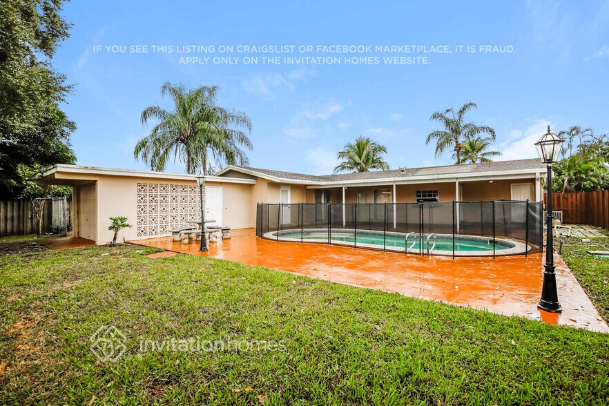 Building Photo - 1501 N 46th Ave