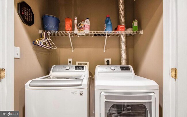 Building Photo - 913 Pleasant Dr