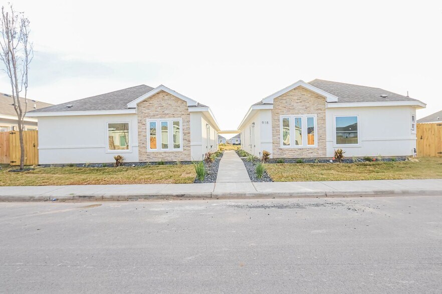 Building Photo - 918 N Blair Ave