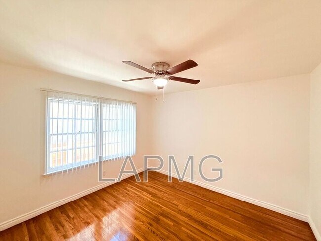 Building Photo - 1415 N Hudson Ave