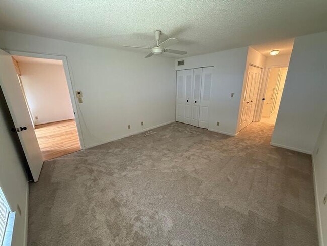 Building Photo - 6215 Coral Lake Dr