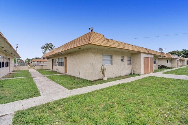 Building Photo - 5316 NW 24th Ct