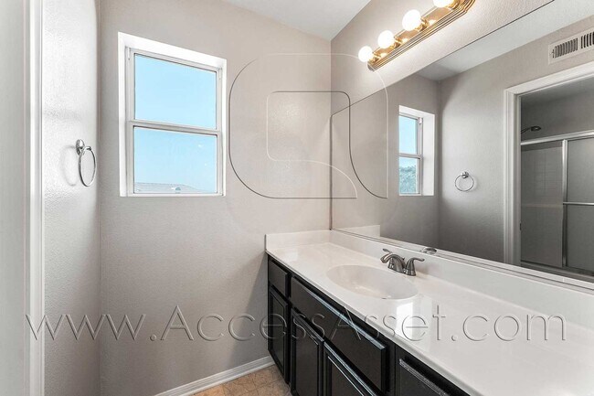 Building Photo - Large 4 Bed/3 Bath Home with an Incredible View!