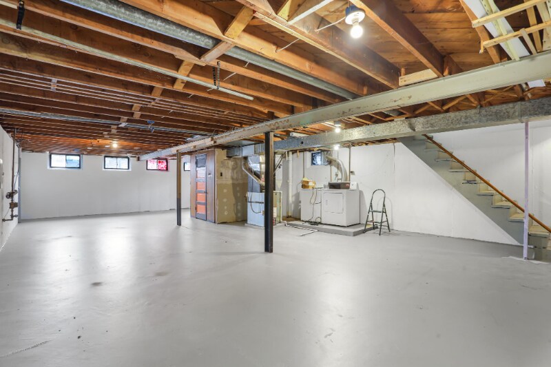 Building Photo - 1347 Samoa Dr