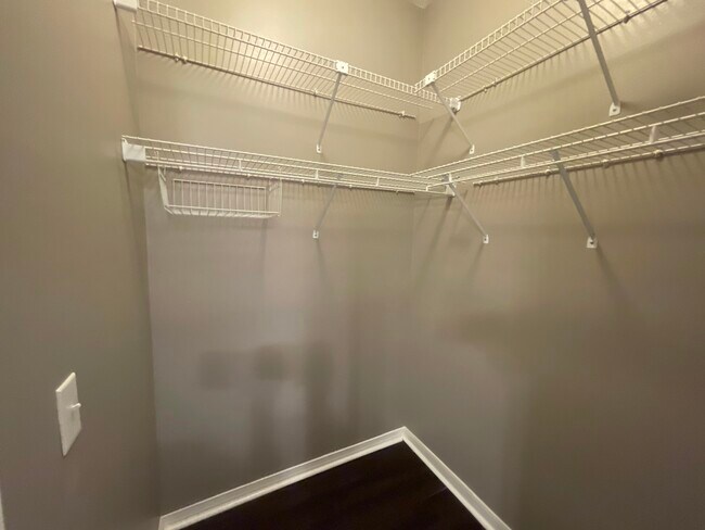 Building Photo - 9331 Vandivere Dr