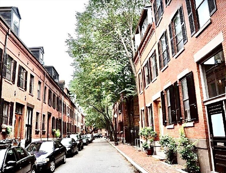 Primary Photo - 24 Bradford St