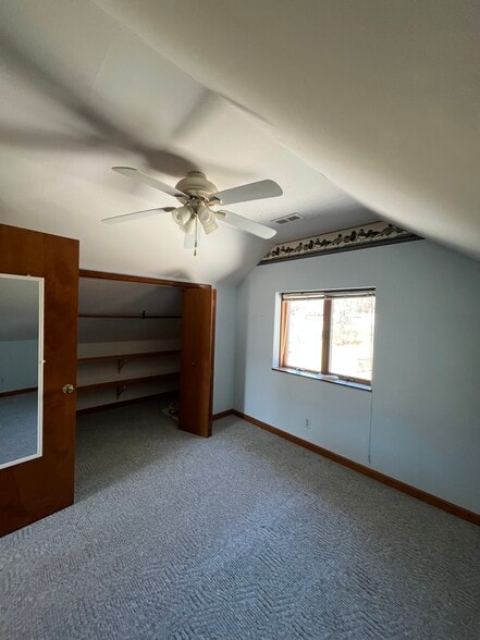 Building Photo - 2645 S River Rd