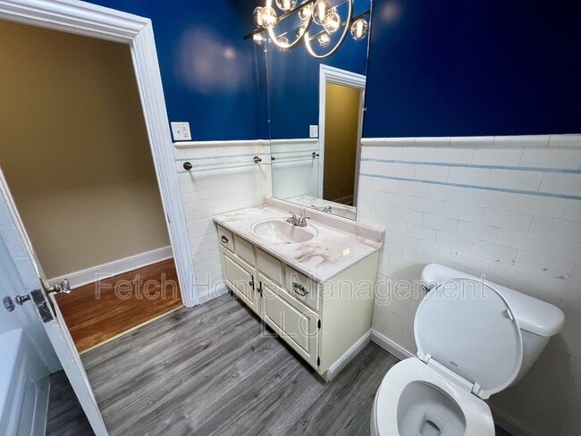 Building Photo - 533 W Walnut St