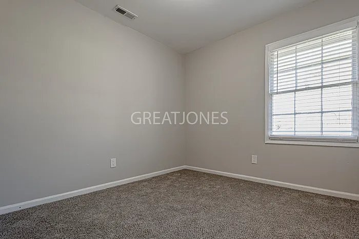 Building Photo - 4 N Kings Dr