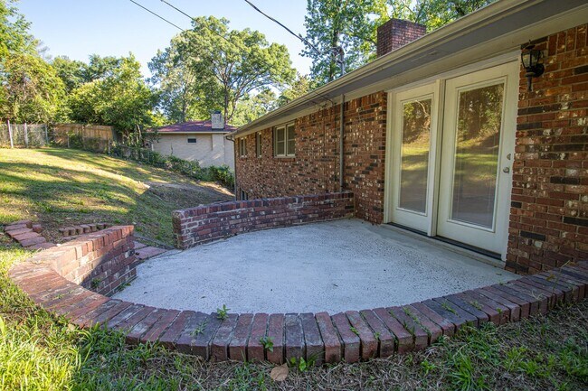 Building Photo - Renovated 5BR Home Minutes from Downtown Columbia | Two Full Kitchens + Fenced Yard ~ Available M...