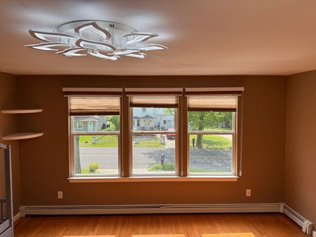 Building Photo - 109 Adirondack Dr