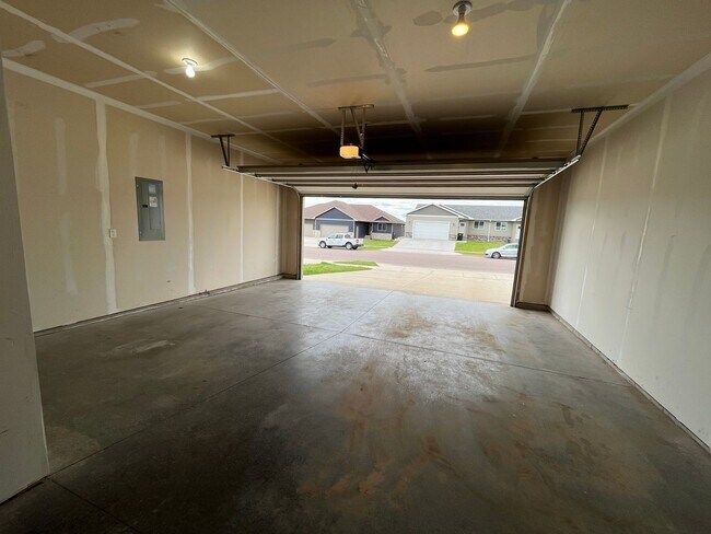 Building Photo - 3 Bed/2.5 Bath Townhome For Rent!