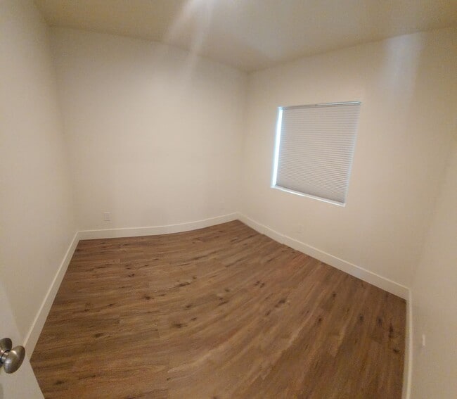 Building Photo - 7 Bedroom 3 bath home close to POLY!!!!