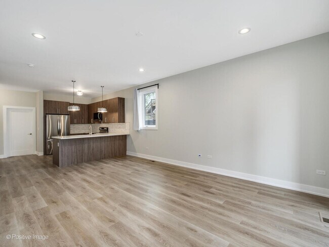 Building Photo - 3956 S Indiana Ave