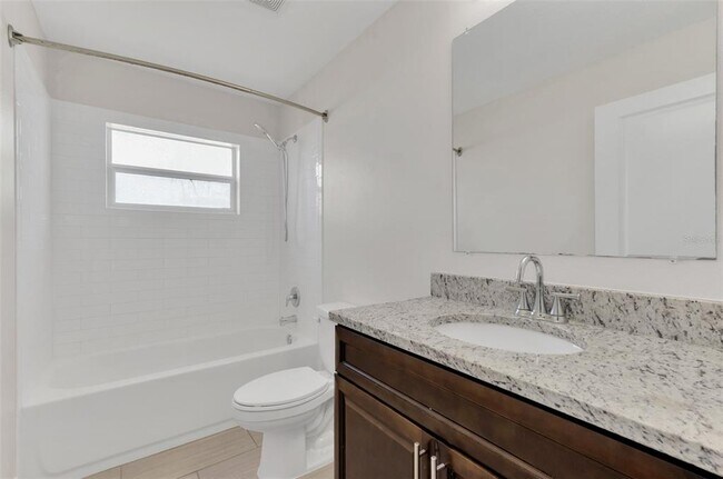 Building Photo - 2044 Hillview Cir