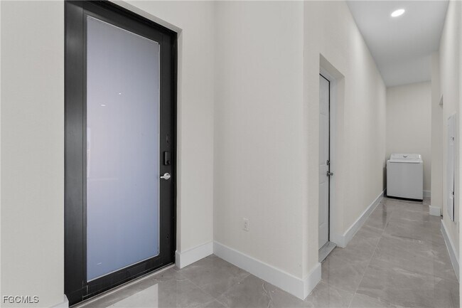 Building Photo - 1134 Cummings St E