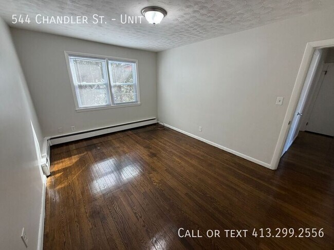 Building Photo - 544 Chandler St