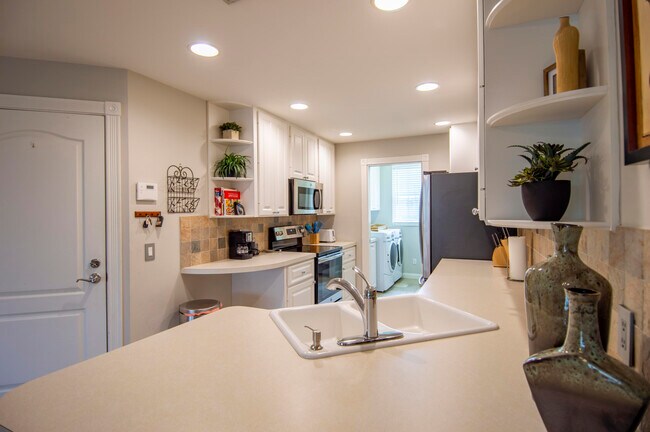 Building Photo - 504 Capistrano Dr