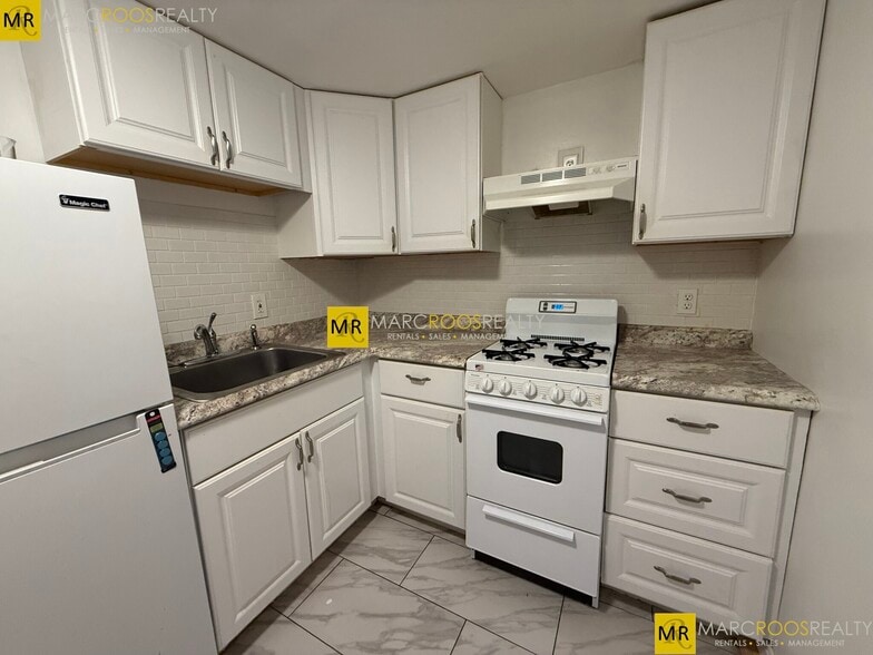 Building Photo - 469 Commonwealth Ave