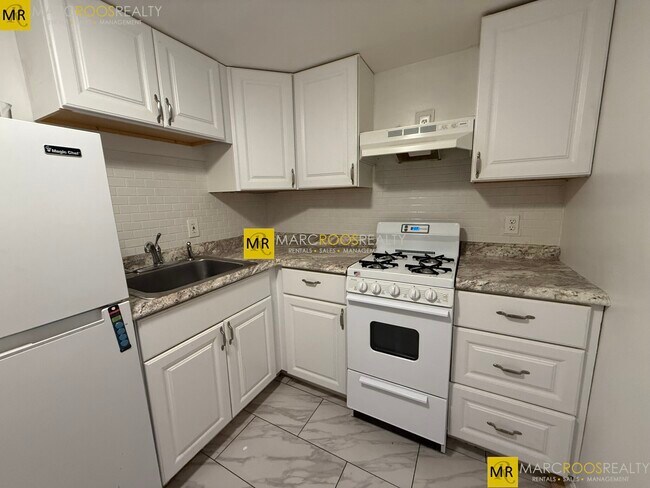 Building Photo - 469 Commonwealth Ave