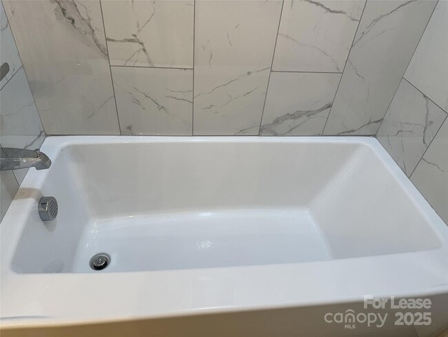 Building Photo - 4265 Center Rd