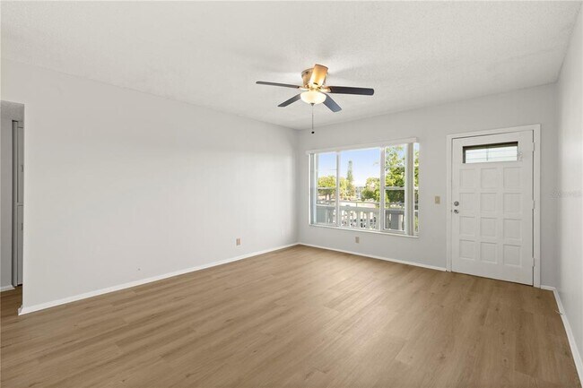 Building Photo - 2428 Columbia Dr