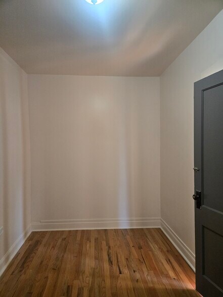 Building Photo - 3259 W Potomac Ave