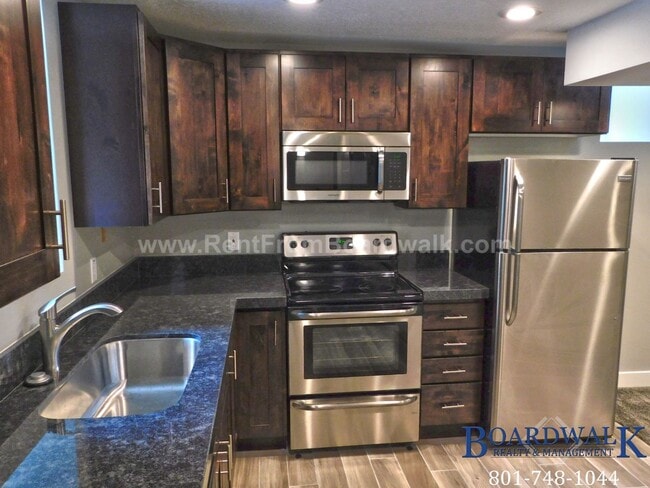 Building Photo - 555 S 900 E
