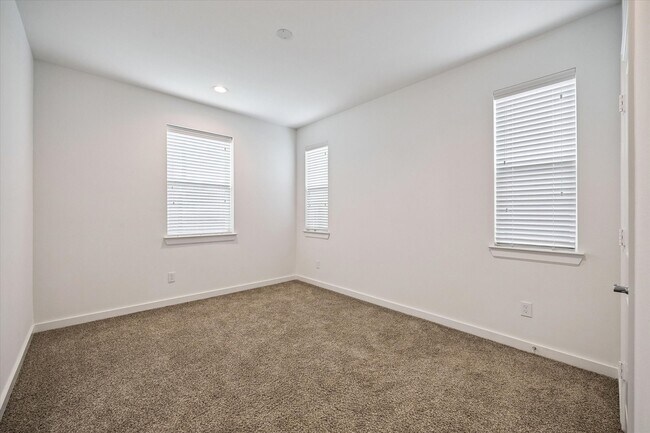 Building Photo - 1117 Highland Square Ln