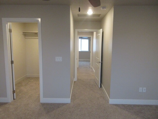 Building Photo - 3 bed 2.5 bath - Single Family Home in Crescent Hills