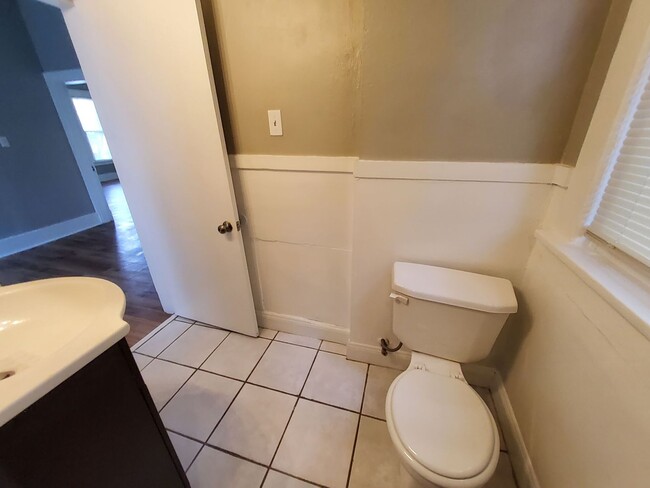 Building Photo - 925 S Cox St