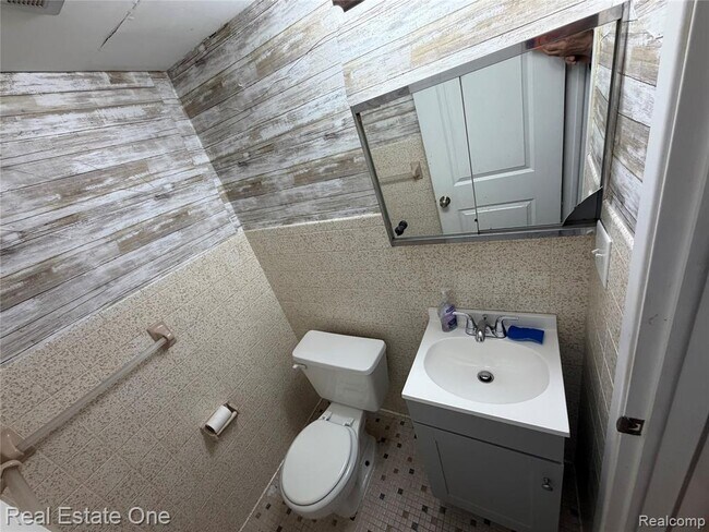 Building Photo - 29828 CITY CENTER # 1 Dr