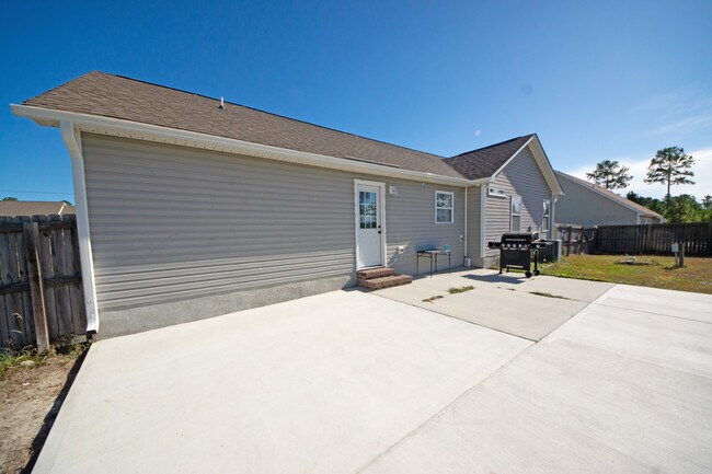 Building Photo - 315 Basil Ct