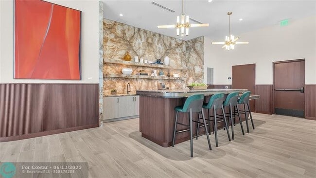 Building Photo - 1116 N Ocean Blvd